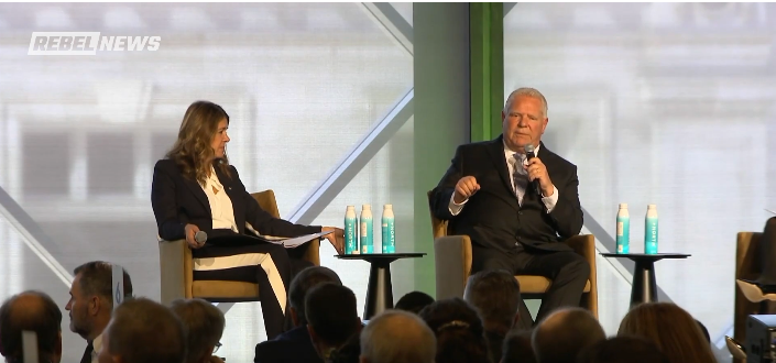 Doug Ford e trabalhadores da construção civil em Ontário